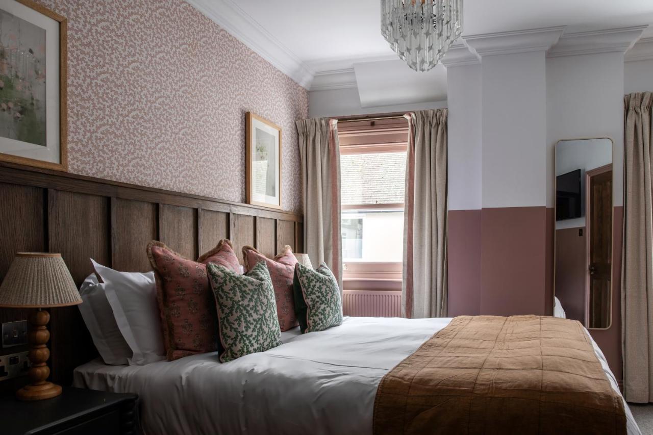 Worplesdon Place Hotel Guildford Bagian luar foto