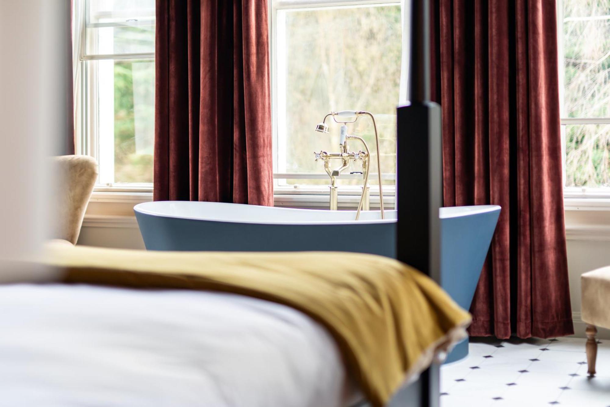 Worplesdon Place Hotel Guildford Bagian luar foto