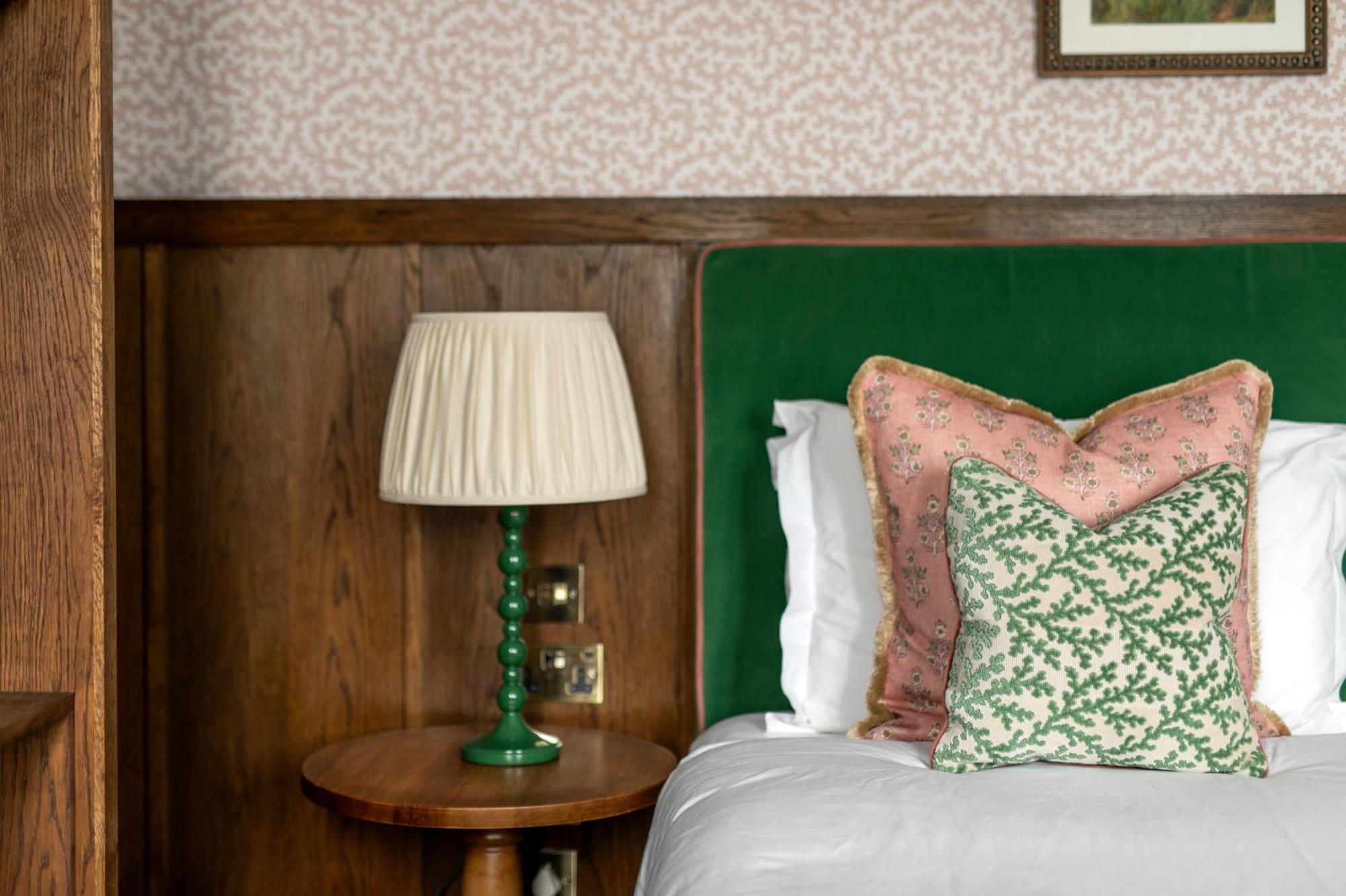 Worplesdon Place Hotel Guildford Bagian luar foto