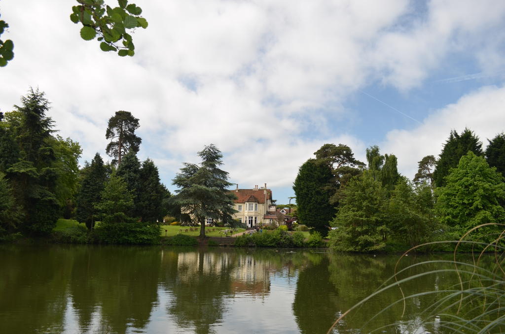 Worplesdon Place Hotel Guildford Bagian luar foto