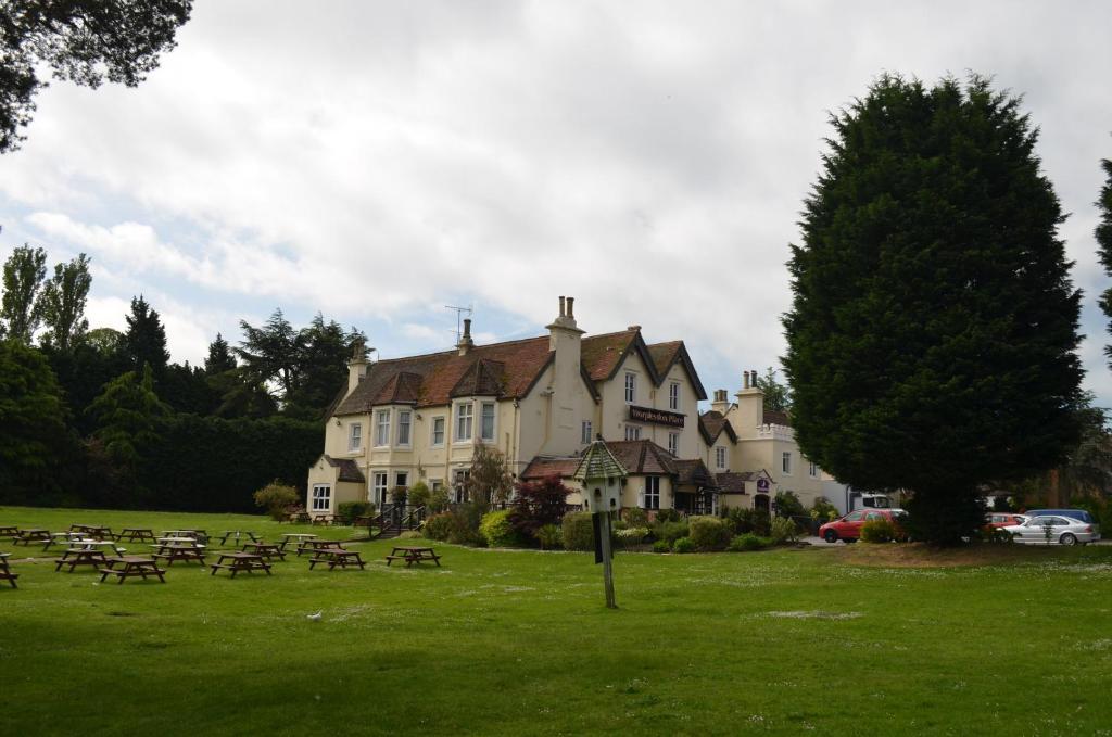Worplesdon Place Hotel Guildford Bagian luar foto